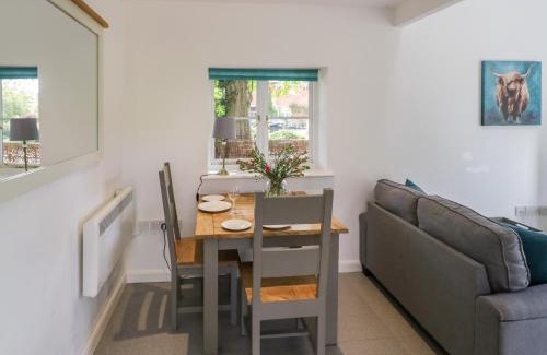 Pershore House | Pet-Friendly Chapel Cottage: 4-Star Stay with 9.4 Rating
