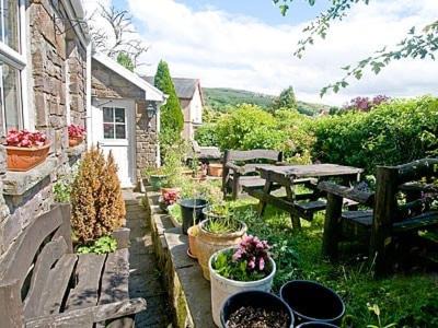 Pontsticill House | Family-Friendly Retreat at Chapel Cottage - Pet Welcoming Stay