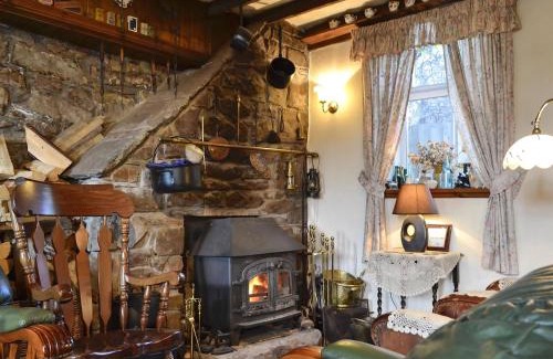 Pontsticill House | Family-Friendly Retreat at Chapel Cottage - Pet Welcoming Stay