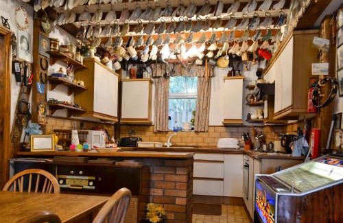 Pontsticill House | Family-Friendly Retreat at Chapel Cottage - Pet Welcoming Stay