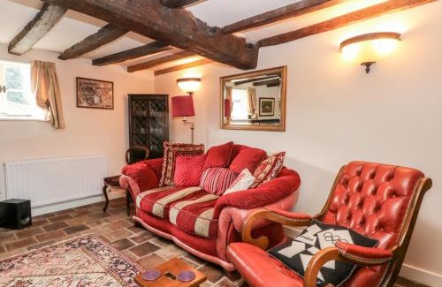 Bunbury House | Chapel Cottage: A 4-Star Retreat for Families and Pets