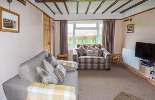Grosmont House | Cozy Stay at Chapel Cottage - Rated 8.5/10 by Guests