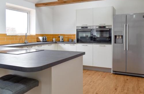 Willesborough House | Family-Friendly Retreat at Chapel Farm Barn - Rated 9.4/10
