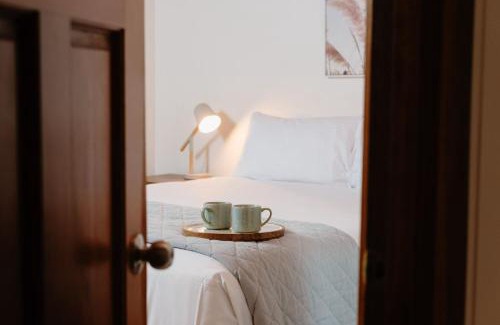 McLaren Vale Apartment | Elegant Chapel Hill Winery Guest House with Breakfast Included