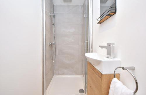 Sandbach House | Chapel House: Comfort and Convenience Await Your Stay