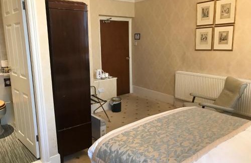 Atherstone Hotel | Pet-Friendly Comfort at Chapel House - Rated 9/10 by Guests