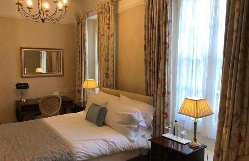 Atherstone Hotel | Pet-Friendly Comfort at Chapel House - Rated 9/10 by Guests