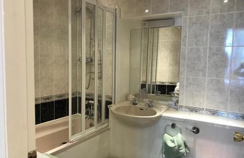 Atherstone Hotel | Pet-Friendly Comfort at Chapel House - Rated 9/10 by Guests