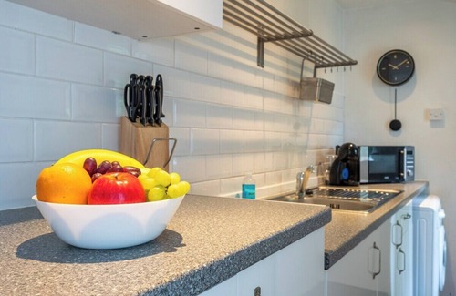 Newport House | Family-Friendly Stay at Chapel Lodge by Tŷ SA with Breakfast