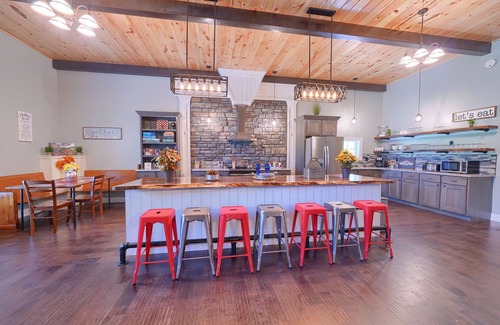 Logan Cabin | Discover Chapel Valley Lodge - Unique Retreat in Hocking Hills