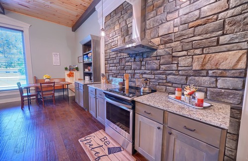 Logan Cabin | Discover Chapel Valley Lodge - Unique Retreat in Hocking Hills