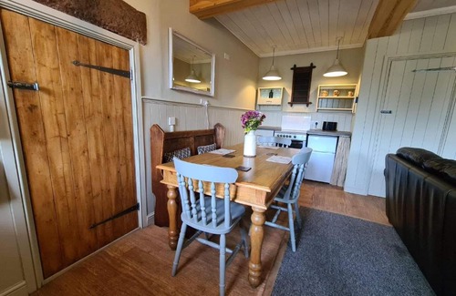 Wigton House | Chapel View Cottage: Oceanfront Escape with Pet-Friendly Joy
