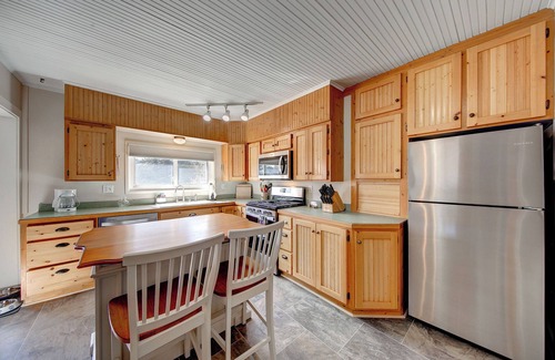 Estes Park House | Pet-Friendly Retreat Near Downtown - Guest Rated 9.8