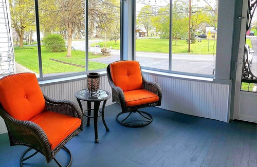 Seneca Falls House | Unforgettable Chapland House Retreat in FLX Wine Country