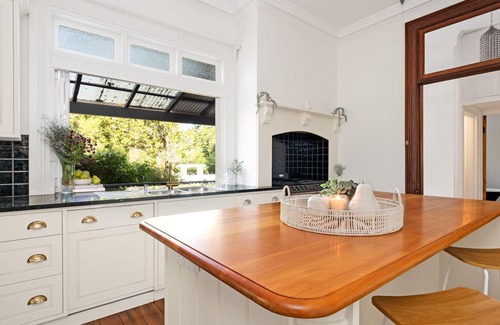 Moss Vale House | Relax at Chapman House with Pool and Spa Amenities