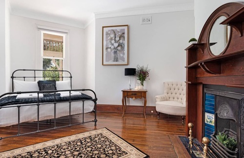 Moss Vale House | Relax at Chapman House with Pool and Spa Amenities