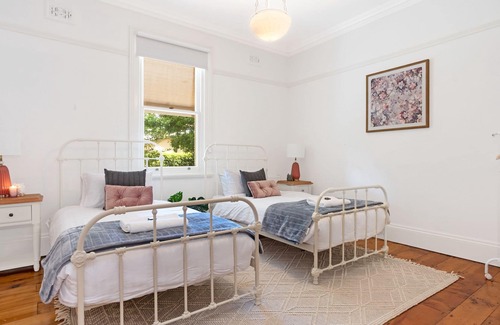 Moss Vale House | Relax at Chapman House with Pool and Spa Amenities