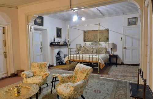 Shimla House | Chapslee Hotel: Guest Rated 10/10 with Hot Tub & Breakfast