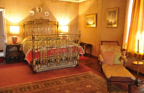 Shimla House | Chapslee Hotel: Guest Rated 10/10 with Hot Tub & Breakfast