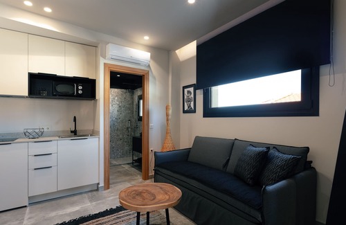 Heraklion Hotel | GD Gallery Suites: Guest Rated 9.2 with Spa & Restaurant