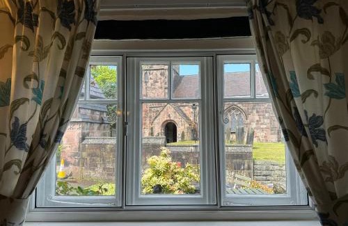 Cheddleton House | Pet-Friendly Chapter Cottage Near Alton Towers in Peak District