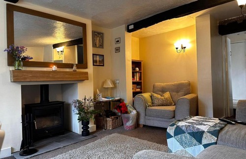 Cheddleton House | Pet-Friendly Chapter Cottage Near Alton Towers in Peak District