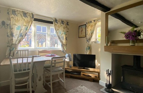 Cheddleton House | Pet-Friendly Chapter Cottage Near Alton Towers in Peak District