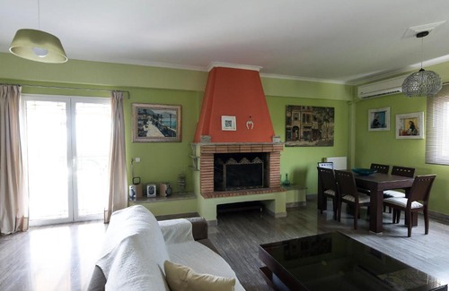 Kato Diminio House | Relax at Chara's Private Villa with Pool & Jacuzzi
