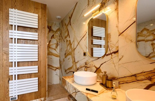 Saint-Sauveur-le-Vicomte Cottage | Character house with indoor pool and sauna