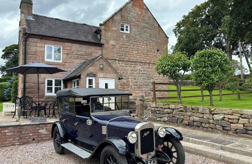 Cauldon Low Cottage | Cozy 3-Bed Cottage Near Alton Towers with Pet-Friendly Options