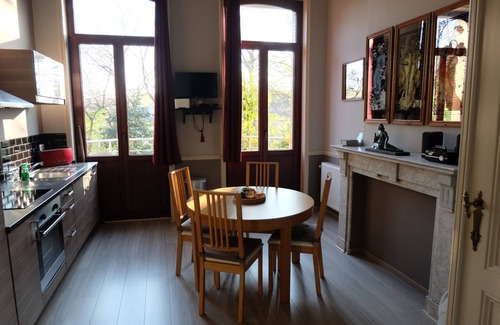 Upper Town Apartment | Stylish Apartment in European District with Spa & Breakfast