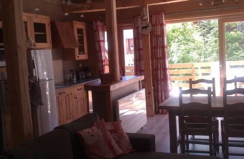 Huez-en-Oisans Apartment | Inviting Character Apartment with Mountain Atmosphere & Amenities