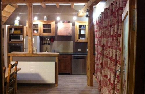 Huez-en-Oisans Apartment | Inviting Character Apartment with Mountain Atmosphere & Amenities