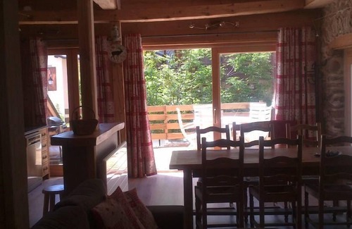 Huez-en-Oisans Apartment | Inviting Character Apartment with Mountain Atmosphere & Amenities