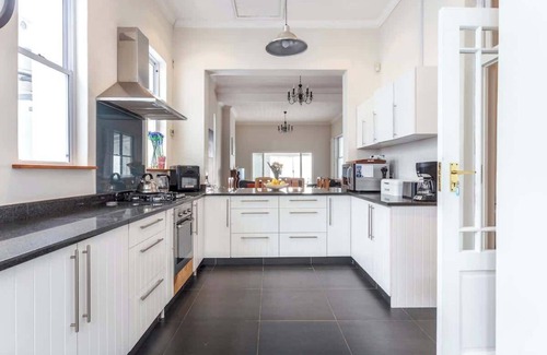 Cape Peninsula House | Scenic Ocean View Retreat, 5 Minutes to Penguin Fun