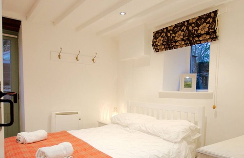 Sedbergh House | Character Converted Barn - Central/WiFi/Woodburner/Parking/Dog Friendly