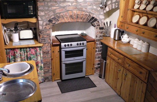 Aldbrough Cottage | Charming Cottage with Ocean View and Cozy Log Fire