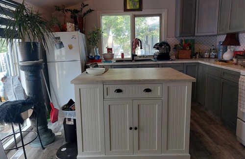 Wetaskiwin House | Character home with 1 bedroom for short term rental.