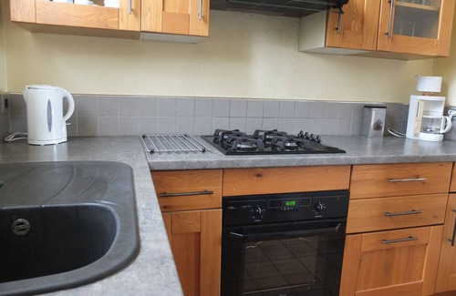 Planquery House | Inviting House for 10 with Spa and Sauna Amenities