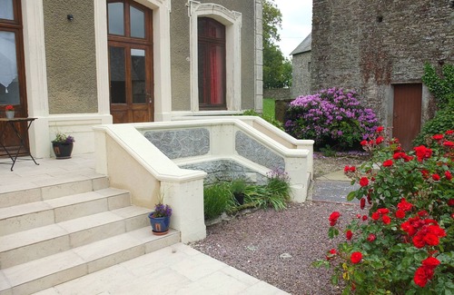 Planquery House | Inviting House for 10 with Spa and Sauna Amenities