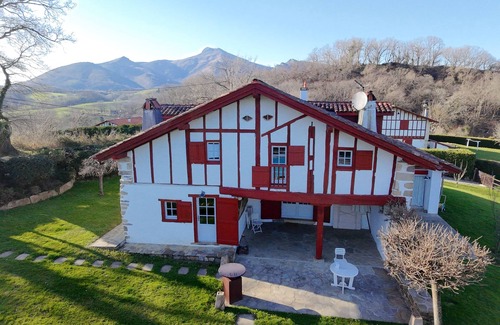 Sare House | Character house in a quiet location with magnificent 360° views