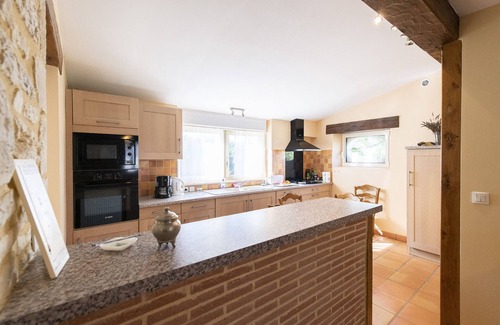 Les Arques House | Idyllic Countryside Retreat with Ocean Views & Breakfast