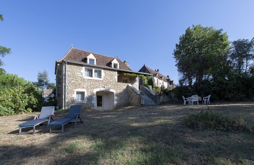 Les Arques House | Idyllic Countryside Retreat with Ocean Views & Breakfast