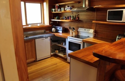 Ohakune House | Inviting Log Lodge with Spectacular Mountain Views