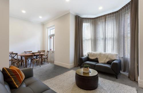 Dunedin City Centre House | Character on Stuart St: Family-Friendly 4-Star Retreat
