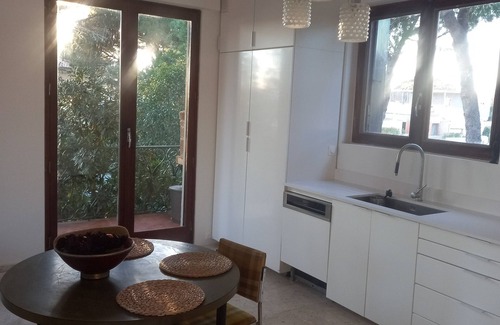 Perols Villa | Charming Villa with Pool, Garden & Close to Beaches