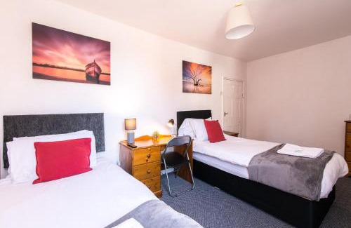 Castle Donington Apartment | Cozy 2-Bed Apartment with Child-Friendly Amenities