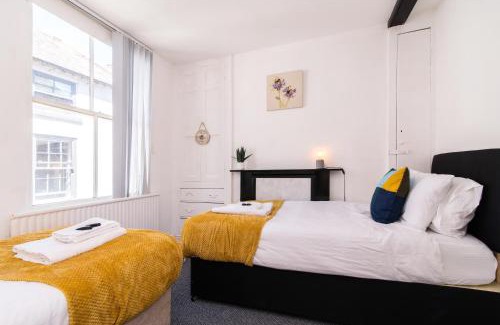 Castle Donington Apartment | Cozy 2-Bed Apartment with Child-Friendly Amenities