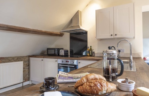 Sibford Gower Apartment | Delightful Dog-Friendly Cottage at Oriel Farm, Cotswolds