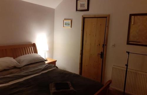 Weston-super-Mare House | Cozy Cottage by the Sea: Pet & Child Friendly Retreat